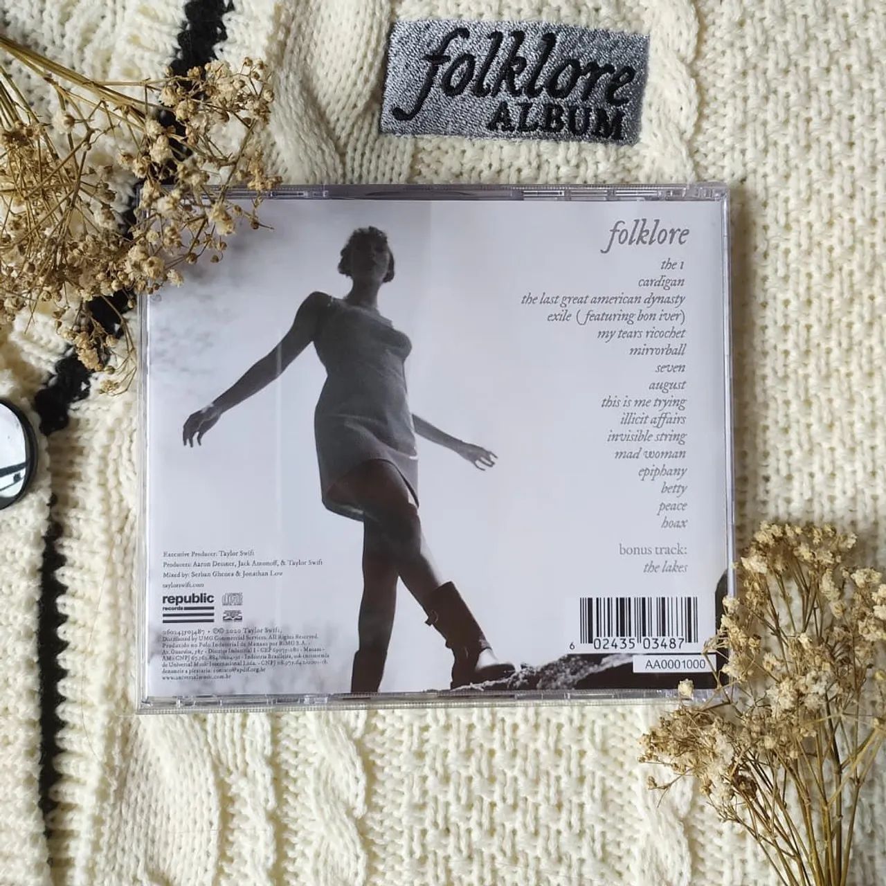 CD folklore - Taylor Swift (versão running like water) - Foto 5