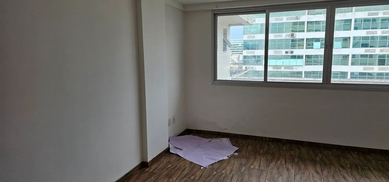 Sala no edifício Contemporâneo.  Novíssima  com garagem.  - Foto 2