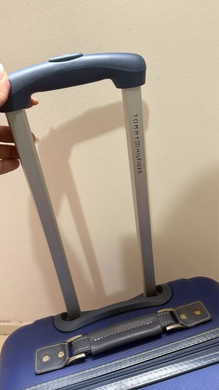 Mala de viagem Tommy Hilfiger azul usada pouquíssimas vezes  - Foto 6