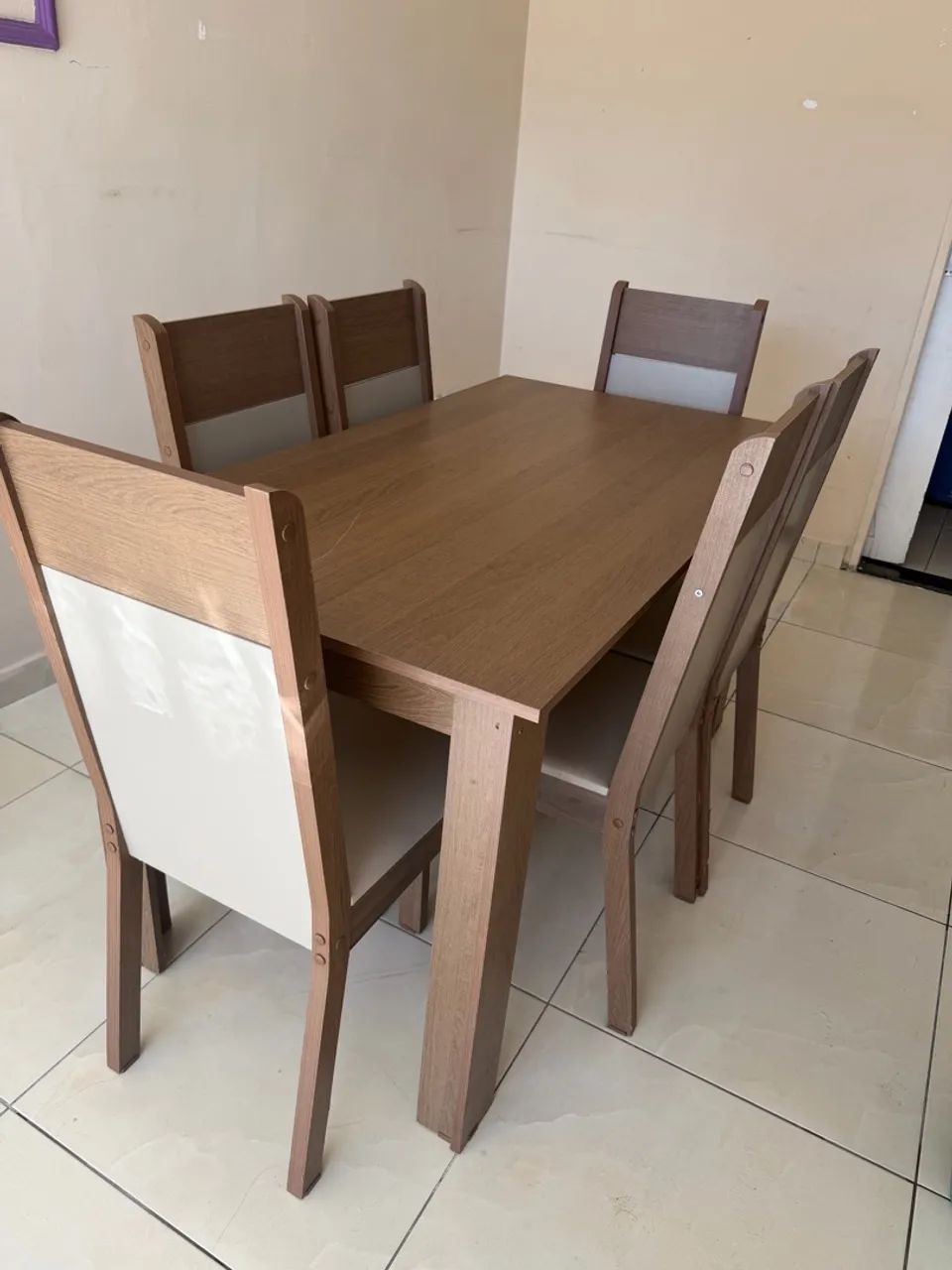 Mesa 6 cadeiras bem conservada