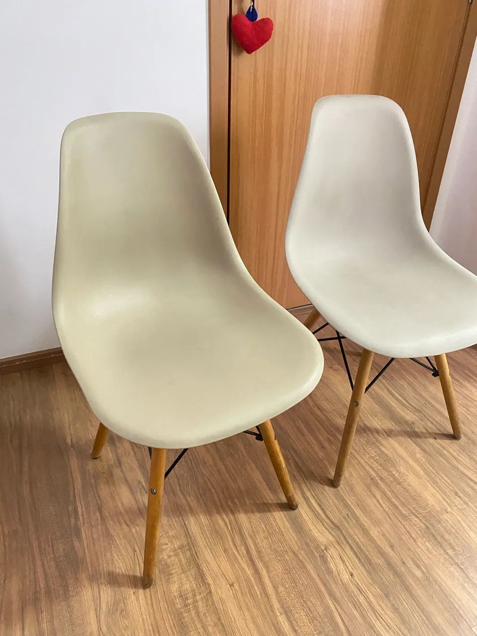 Cadeira de madeira- Charles Eames Eiffel Wood bege