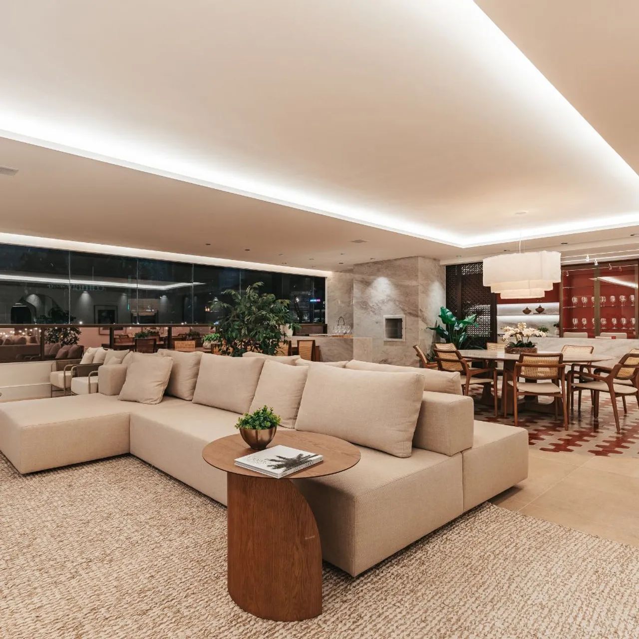 Apartamento exclusivo com 4 suítes e pé direito elevado - Foto 3