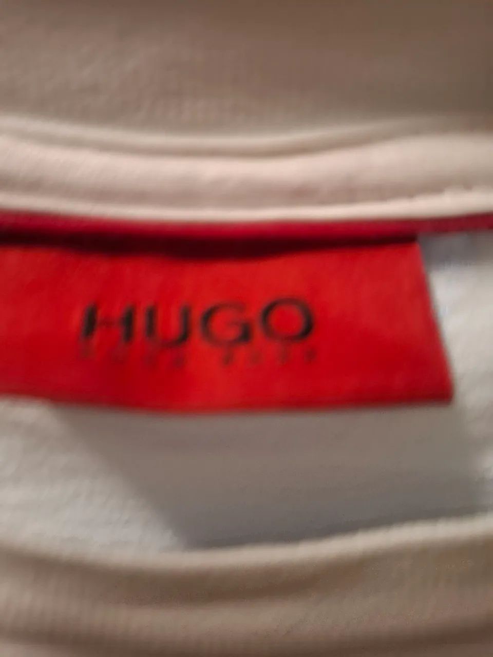 Camisa hugo P aceito troca - Foto 2