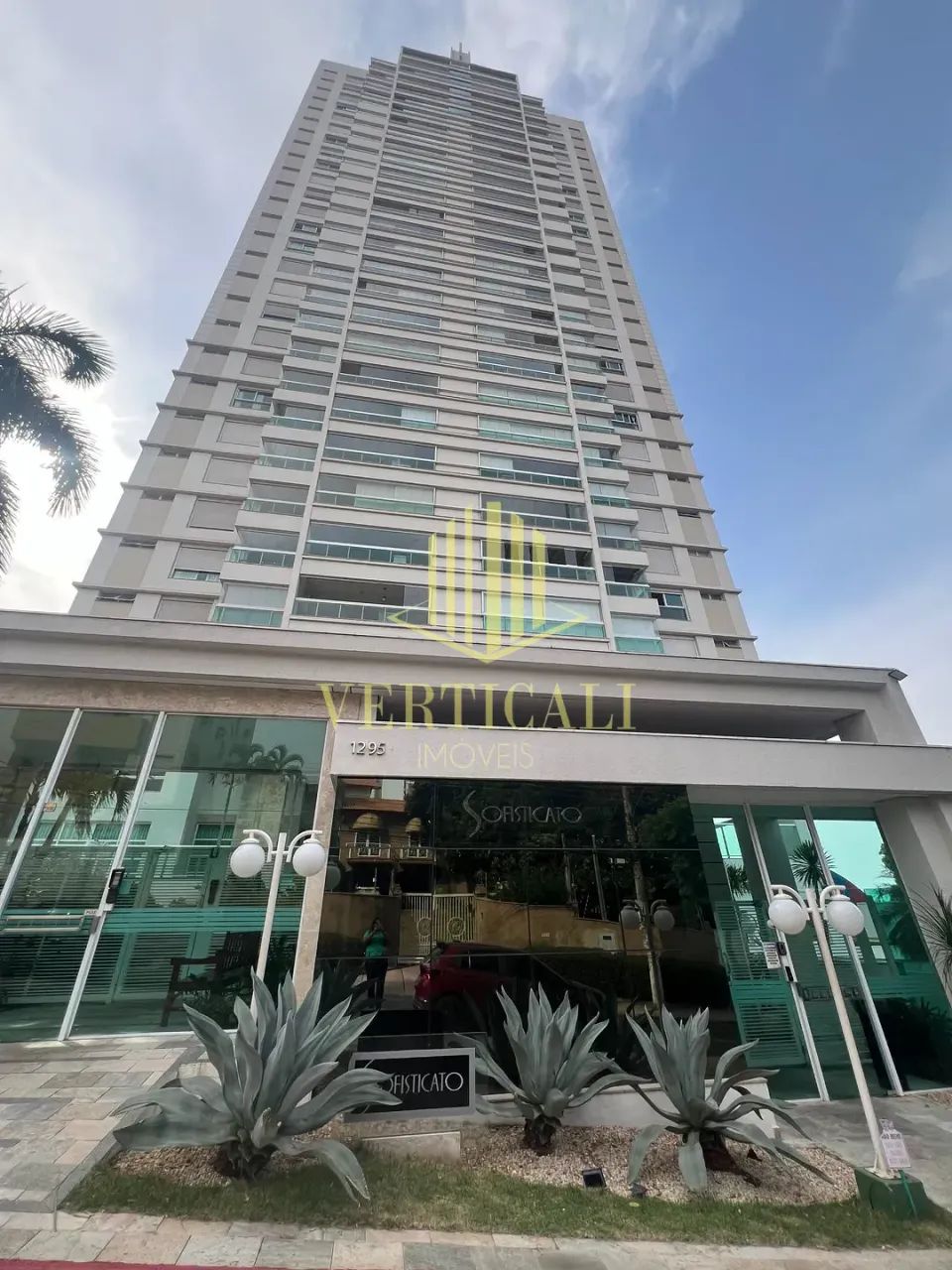 Edifício Sofisticato: Apartamento padrão disponível para locação, 190m², sol da manhã, and