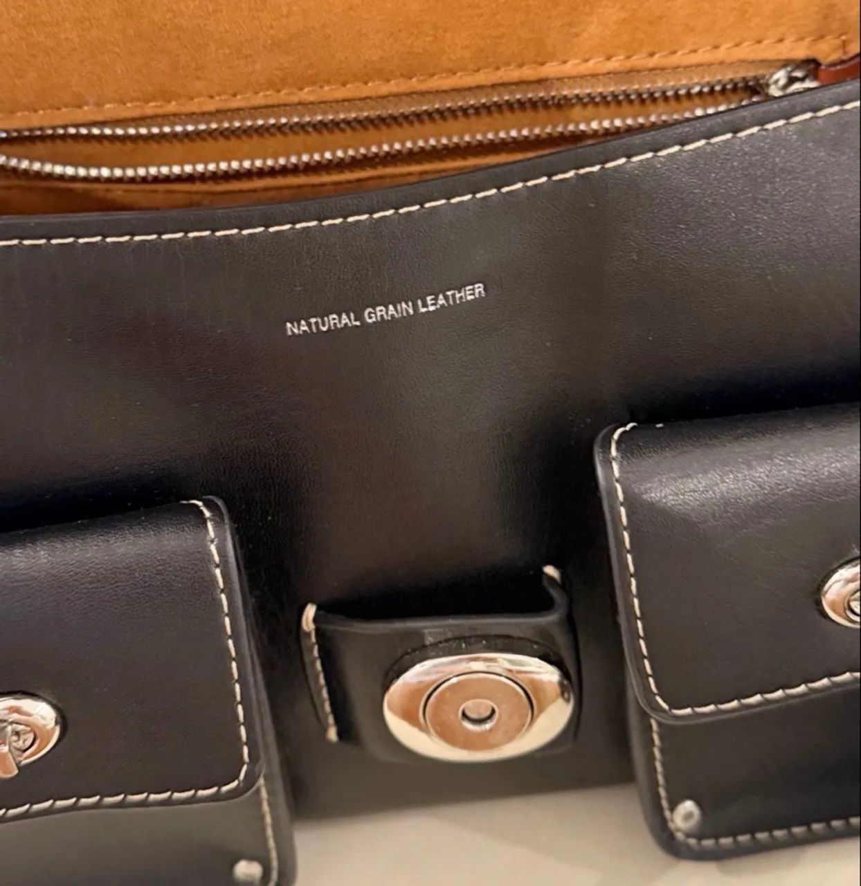Bolsa Coach cargo turnlock preta (original)  - Foto 4