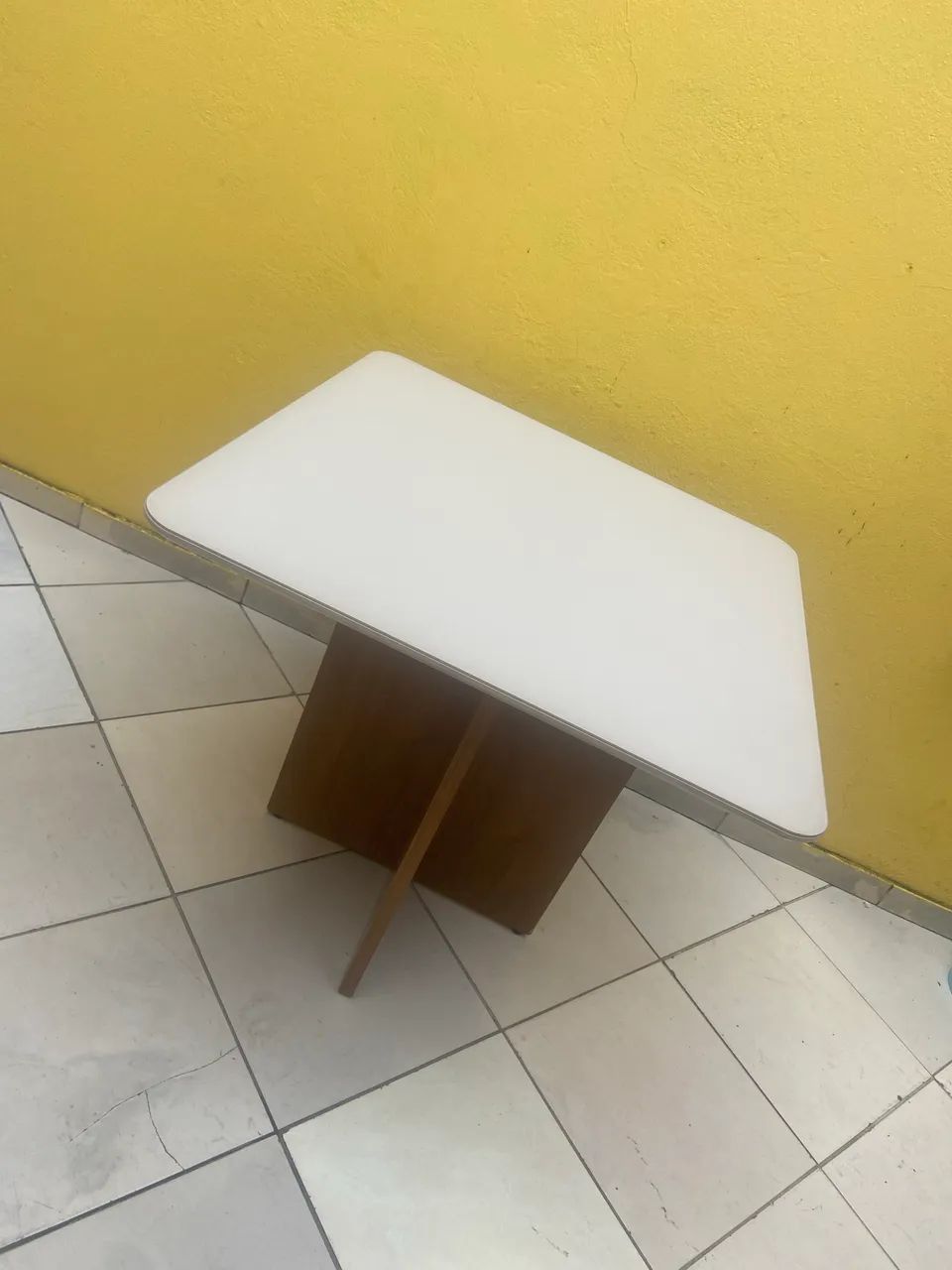 Mesa com tampo de vidro com 4 cadeiras  - Foto 2