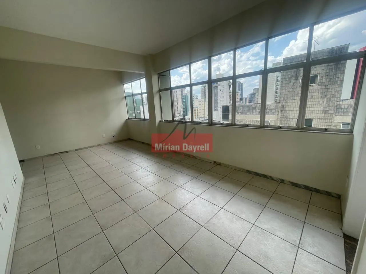 (83170) para aluguel - Sala com , no São Pedro - Foto 4