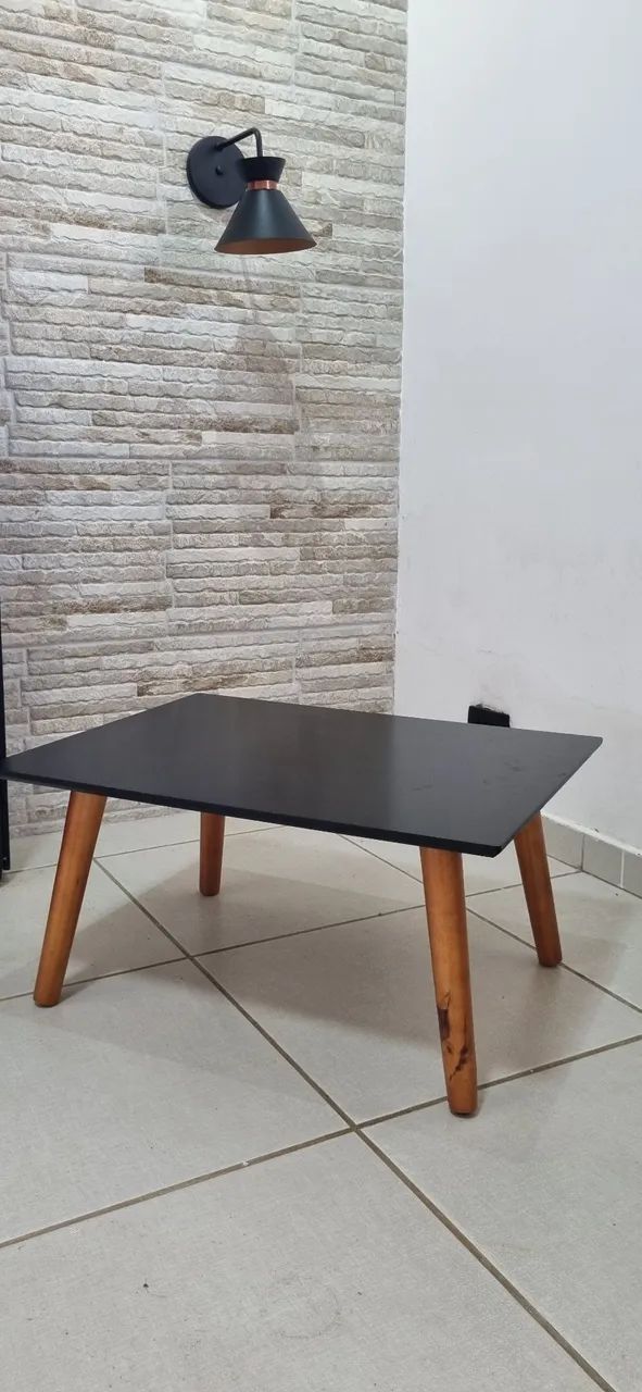 02 Mesas, de centro e de canto tampo preto com pernas em madeira masiça - Foto 3