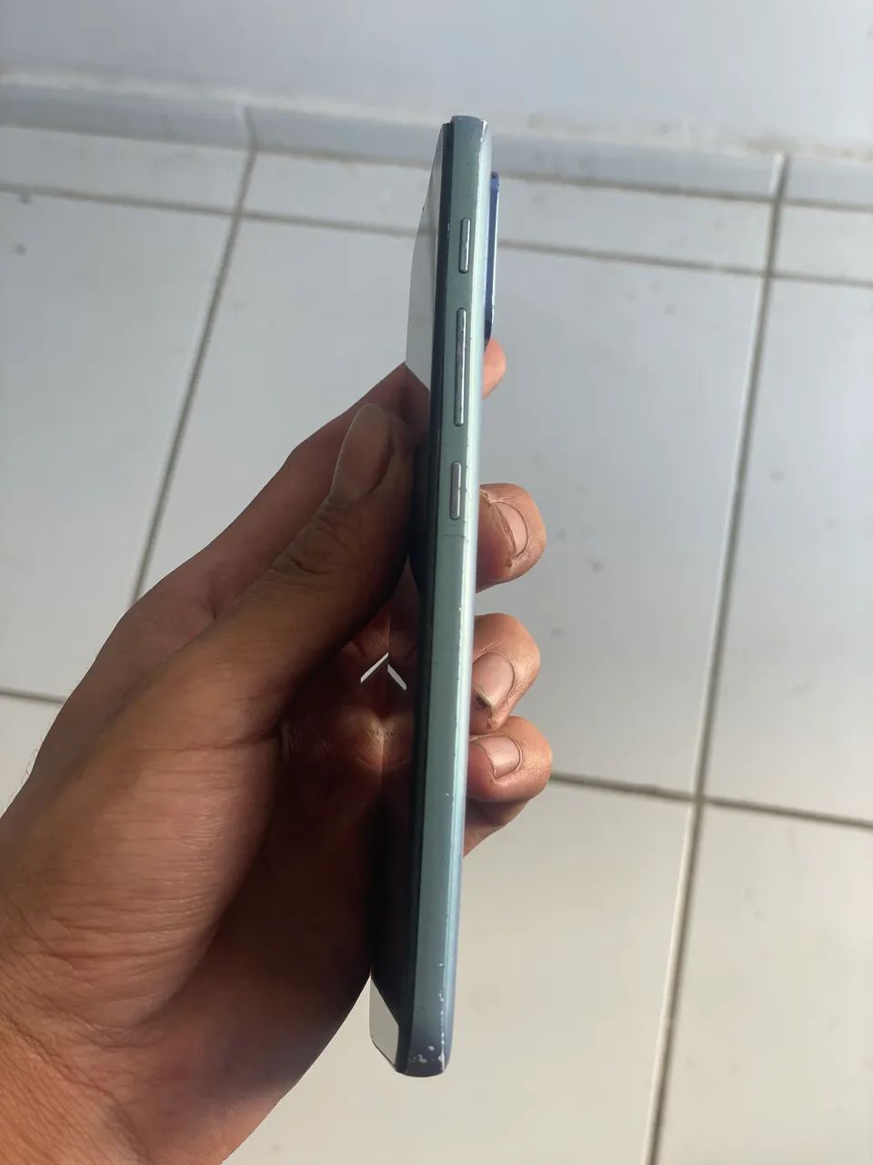 Vendo celular com 128GB de armazenamento, funcionando normalmente e pronto para uso. - Foto 4
