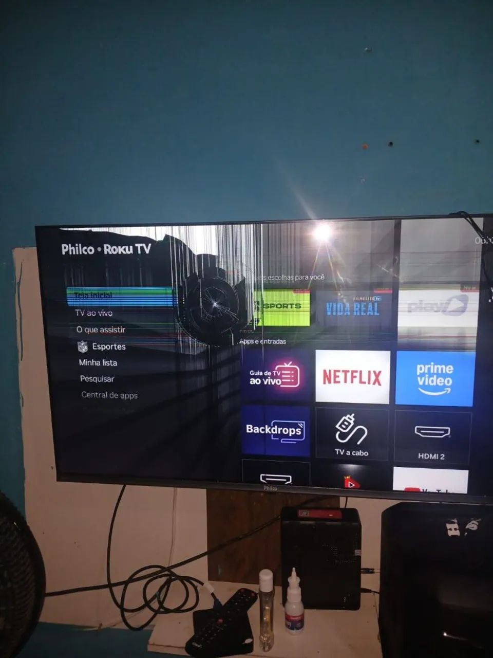 Tv 43 polegadas tem 5 meses de uso infelizmente meu filho jogou um brinquedo - Foto 2