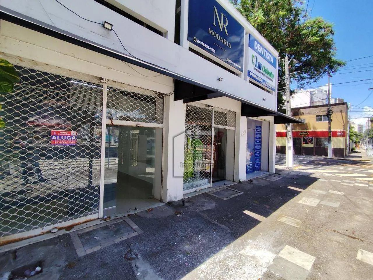 Loja para alugar em Petrópolis com vitrine, porta de vidro e 30 m² - Natal/RN - LO0043