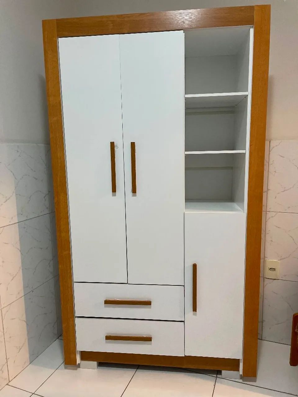 Guarda roupa infantil semi novo