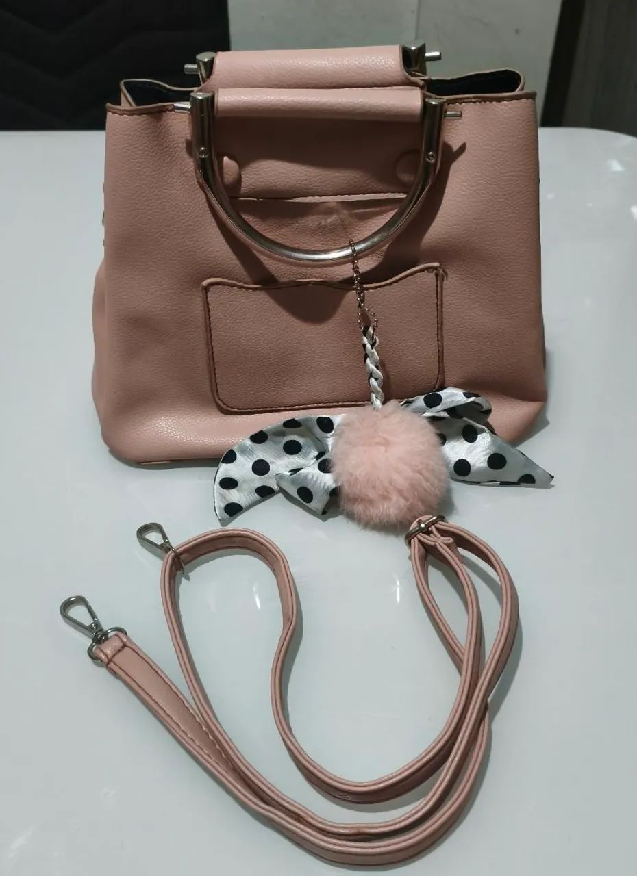 Bolsa feminina média. 