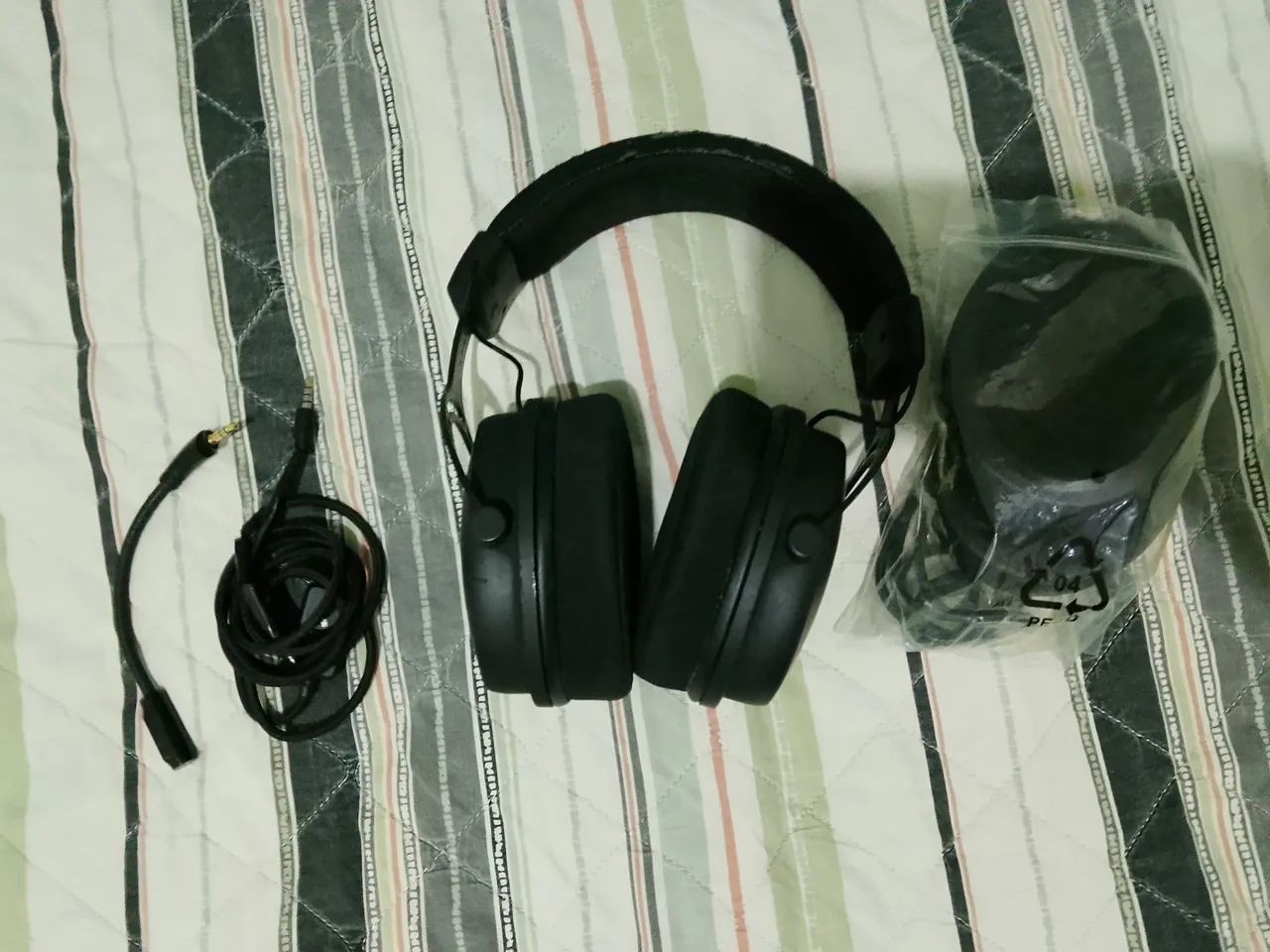 Fone de ouvido p852 atria com cabo, microfone e almofadas adicionais