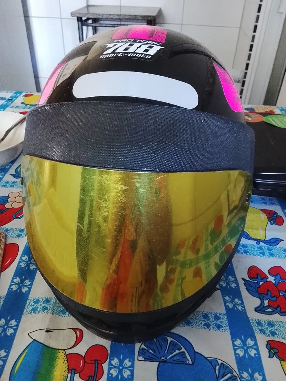 Um capacete 