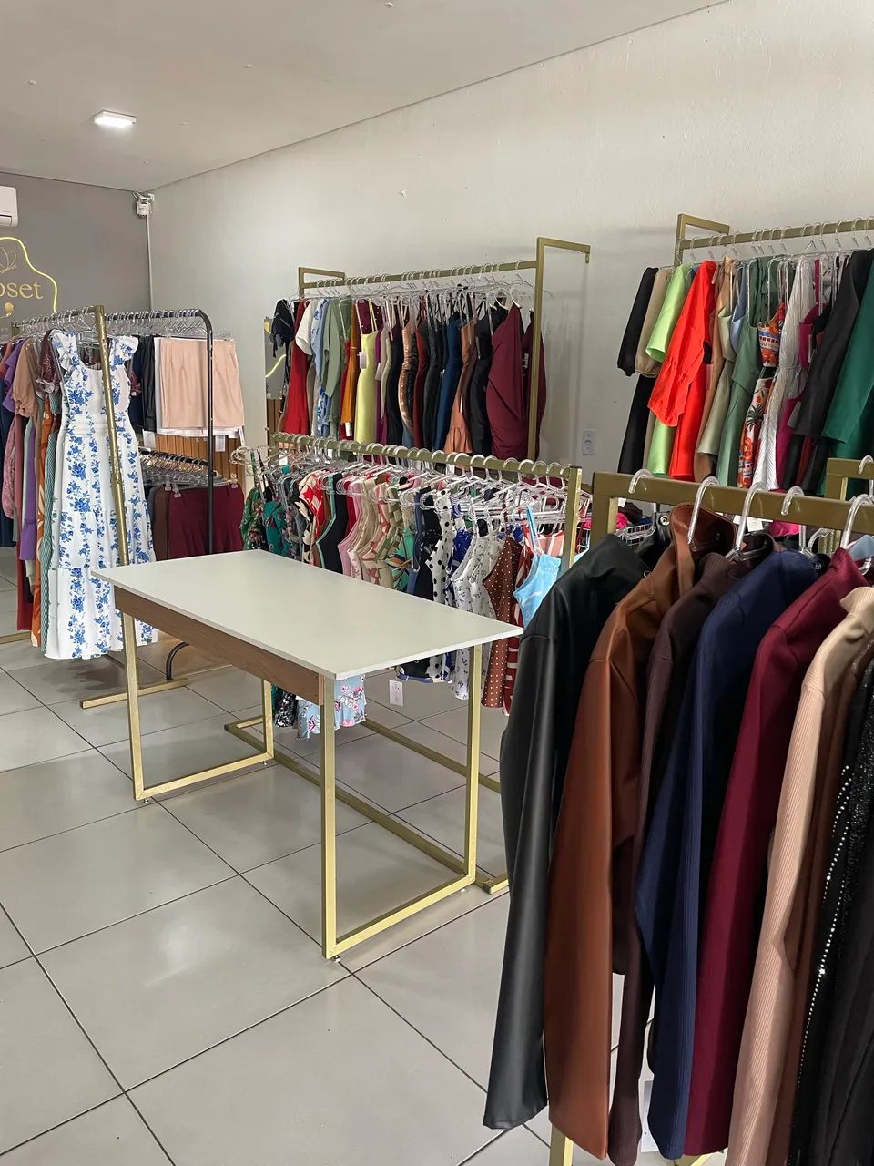 VENDO LOJA DE ROUPAS FEMININA - Foto 2