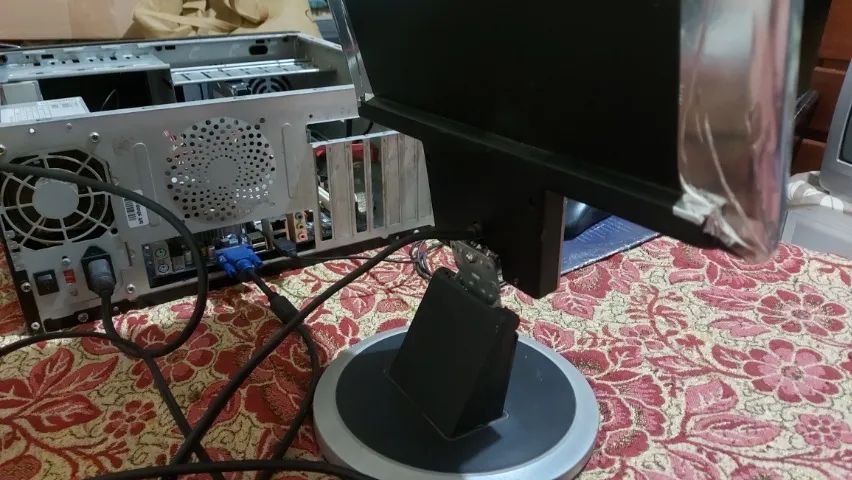 Monitor ultrafino AOC 511Vwb completão, mas com detalhe - Foto 5