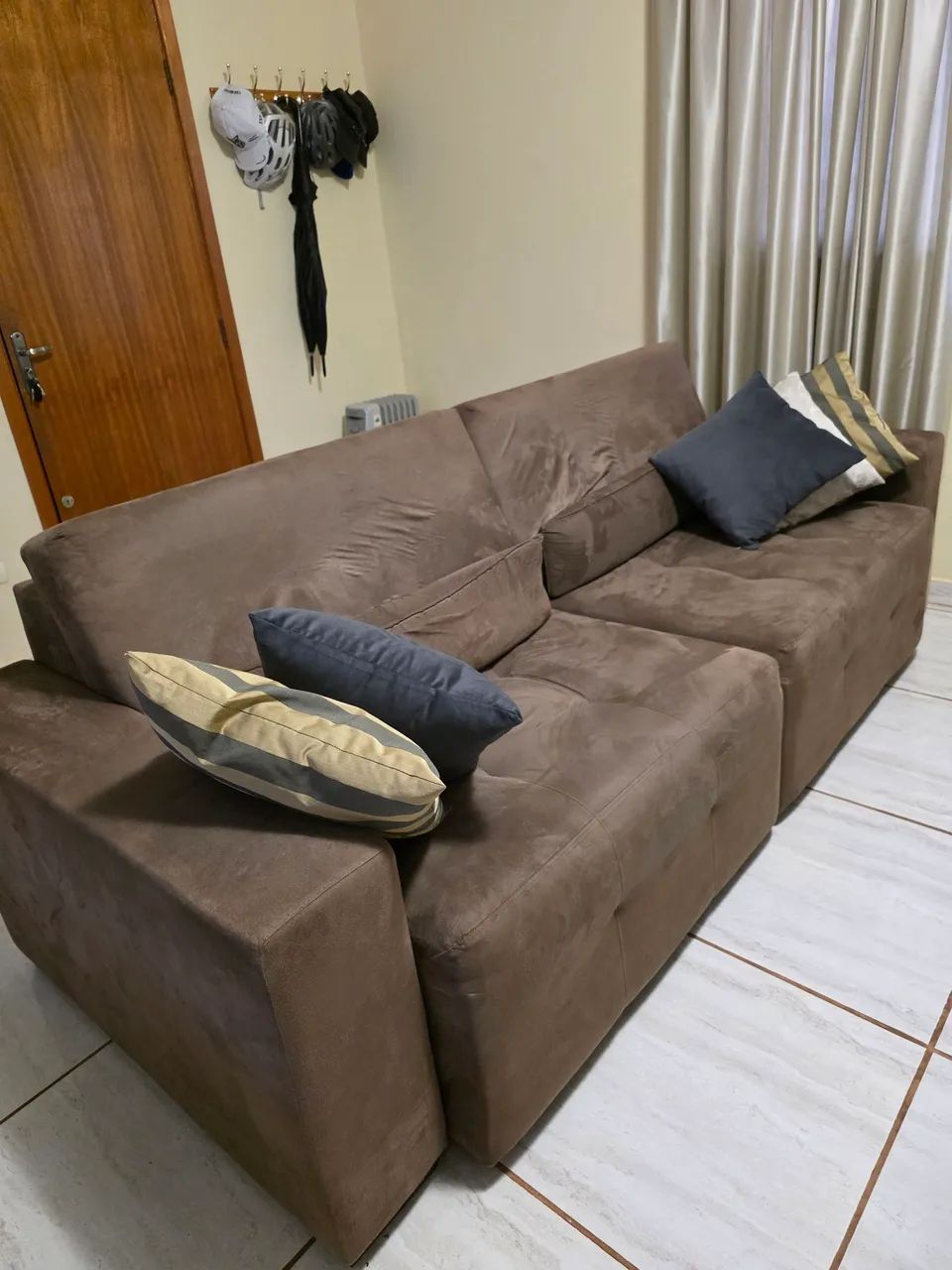 Ótimo tamanho e conservação.  Sofá retrátil, 2.4 mt.  - Foto 4