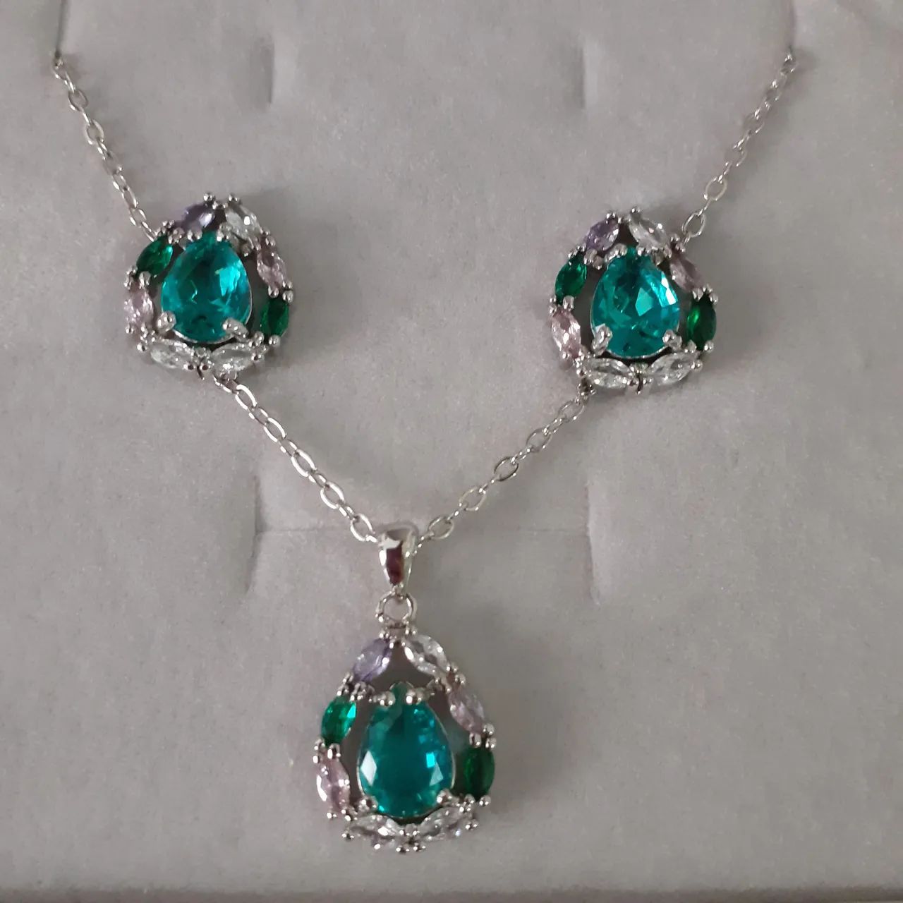 Conjunto de Colar com Pedras Verdes Morana 