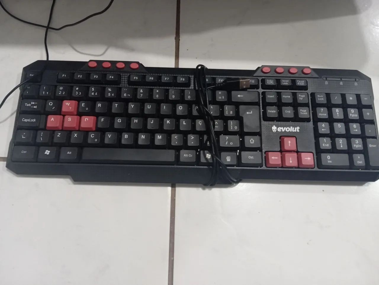 Teclado e mouse gamer para jogos