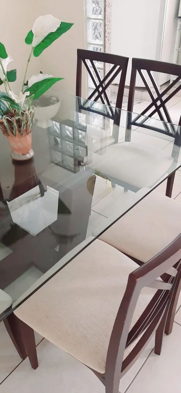  BAIXEI PRA VENDER - LINDA MESA EM VIDRO MODERNA 8 CADEIRAS USADAS - Foto 2
