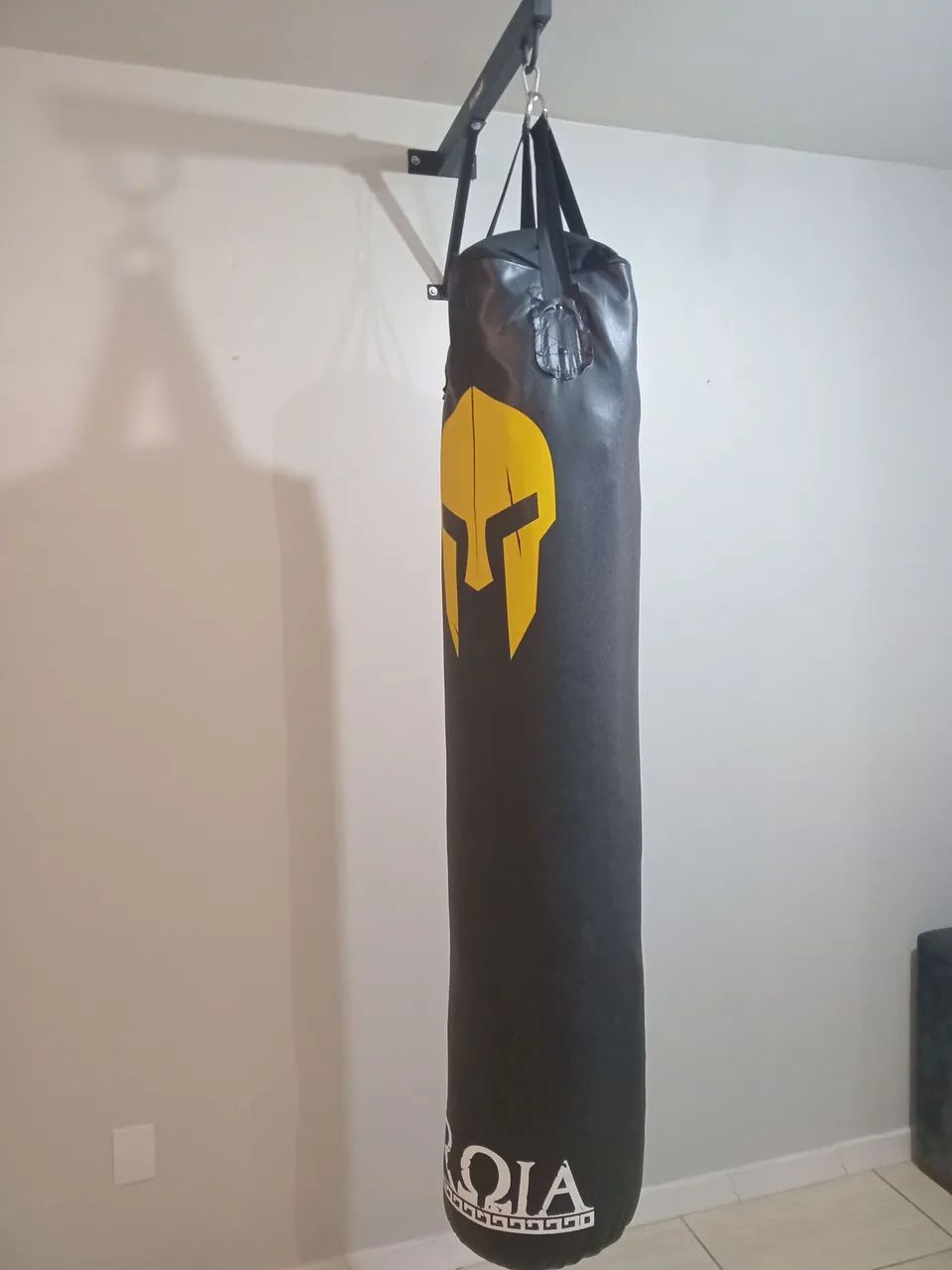 Saco de pancada 160 cm cheio mais suporte 