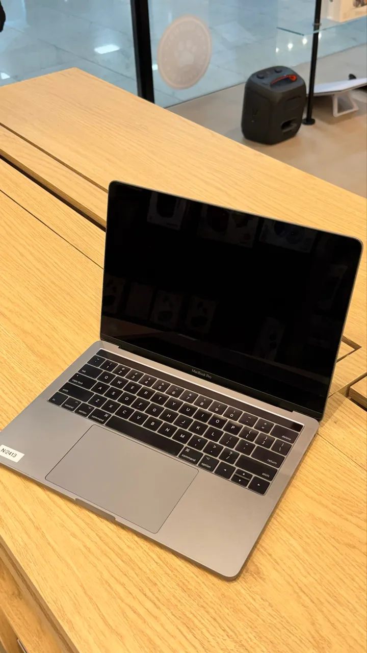 SEMINOVO - MacBook Pro 2017 13? Touch Bar Cinza 512GB 8GB de RAM  - Foto 2