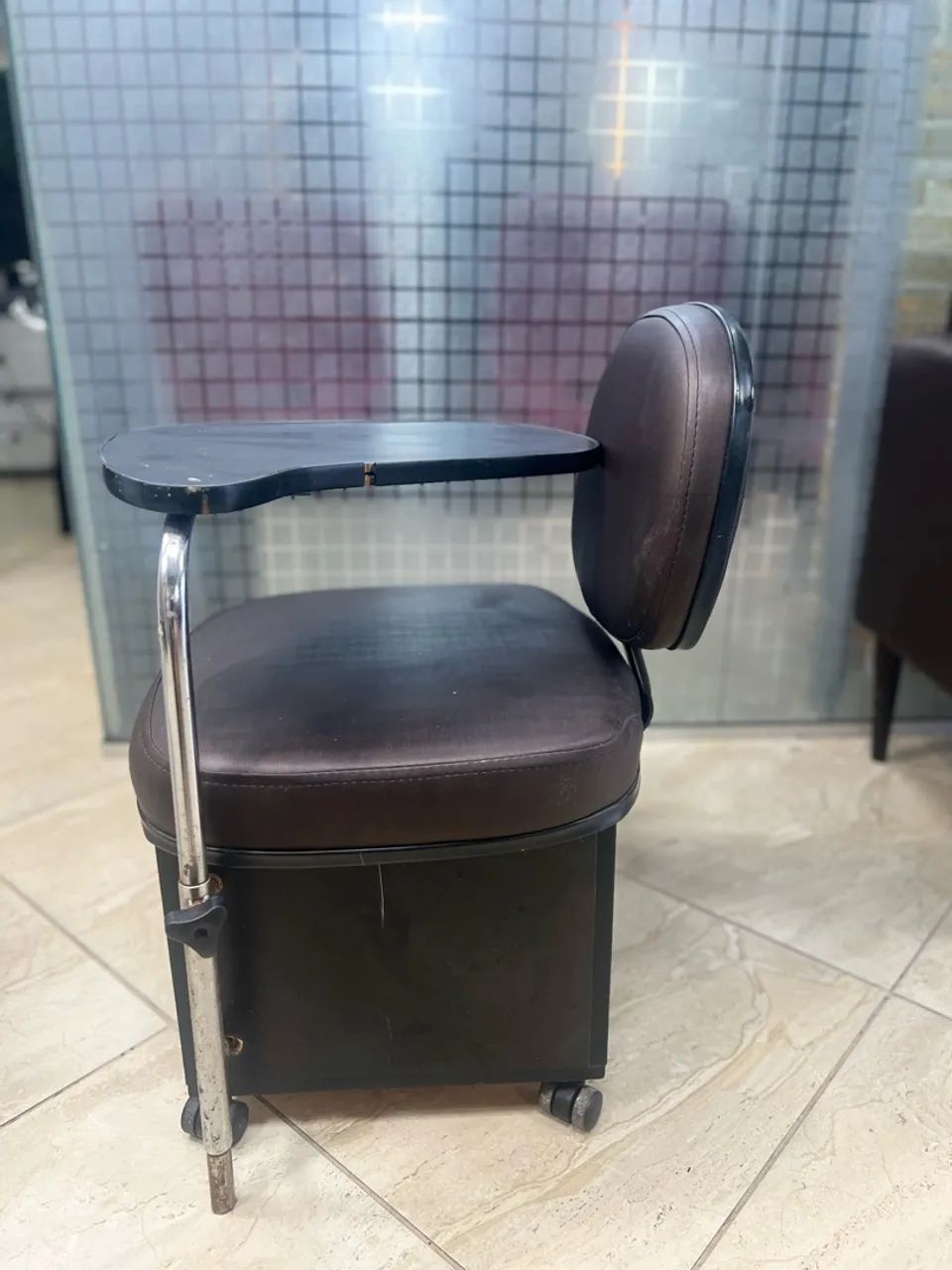 VENDO CADEIRA DE MANICURE 