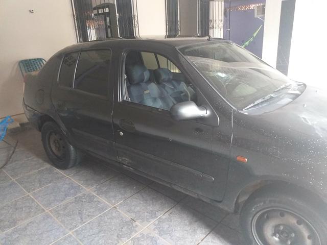 Vende se carro renalt clio 1.0 ou troco em uma moto tintan
