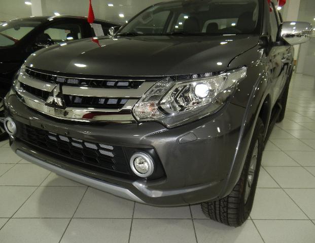 Mitsubishi L200 Triton Sport HPE-S Couro Xenon Conheça o Mit Facil e Desafio Casca Grossa - Foto 2