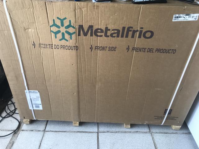 Vendo uma frezzer metalfrio