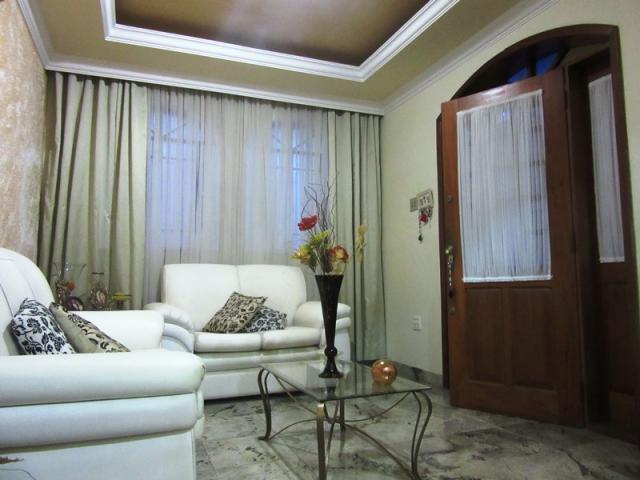 Linda casa colonial no carlos prates! 03 qtos. 01 suíte. 03 banhos. 01 varanda. 03 vagas. - Foto 3