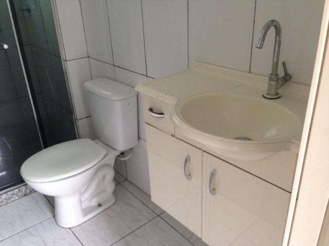 Otimo apto 2o andar reformado 2 qts rua principal cond barato doc ok - Foto 3