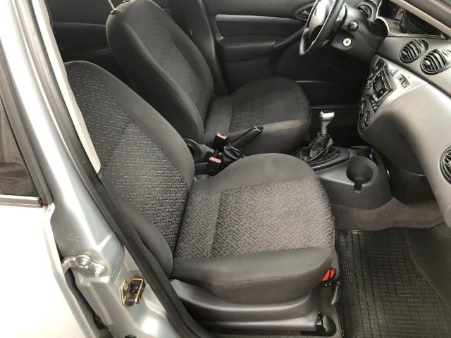Ford Focus Hatch GLX 2.0 em excelente estado, segundo dono - Foto 10