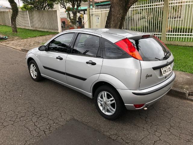 Ford Focus Hatch GLX 2.0 em excelente estado, segundo dono - Foto 6
