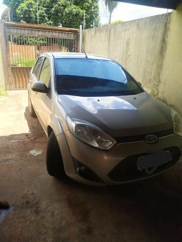 Fiesta Sedan 1.0, segundo dono em ótimo estado com manual e chave reserva - Foto 7