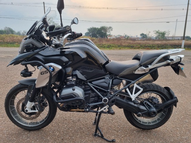 BMW 1200CC TRIPLE BLACK