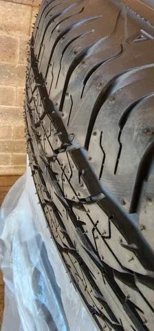 4 Pneus Dunlop 195/80 R15 96S  0km