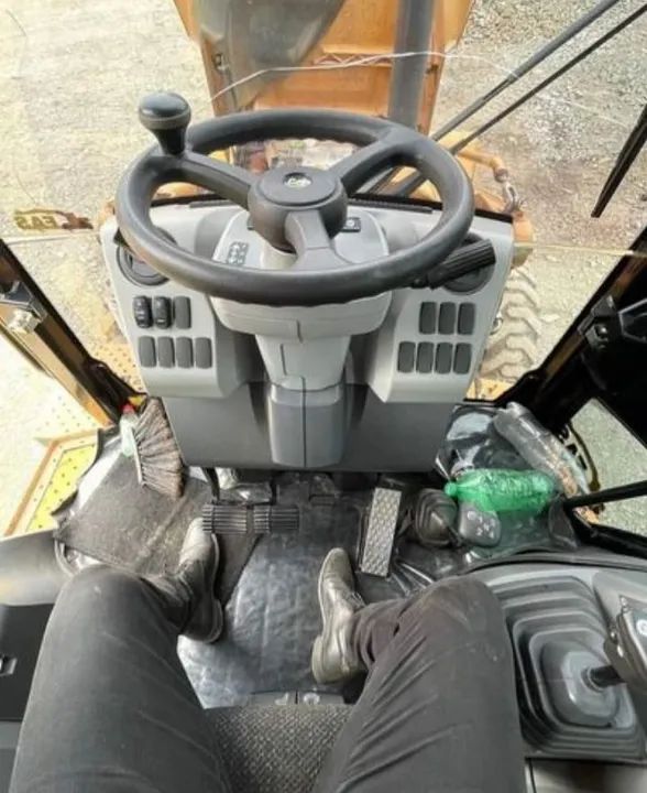 CATERPILLAR 416 F 2 ANO 2020 4X4 CABINDA COMPLETA. 3.075 - Foto 4