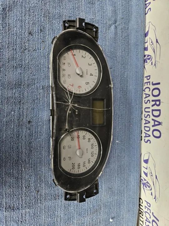 Painel de instrumento Sandero - acrílico danificado