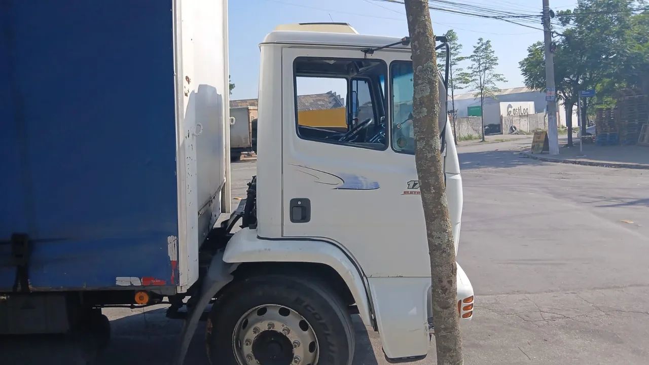 Mercedes 1718 toco ano 2009 - Foto 2