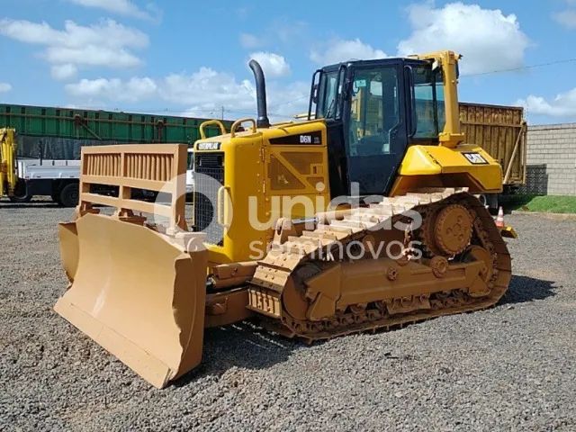 Trator de esteira CAT D6N