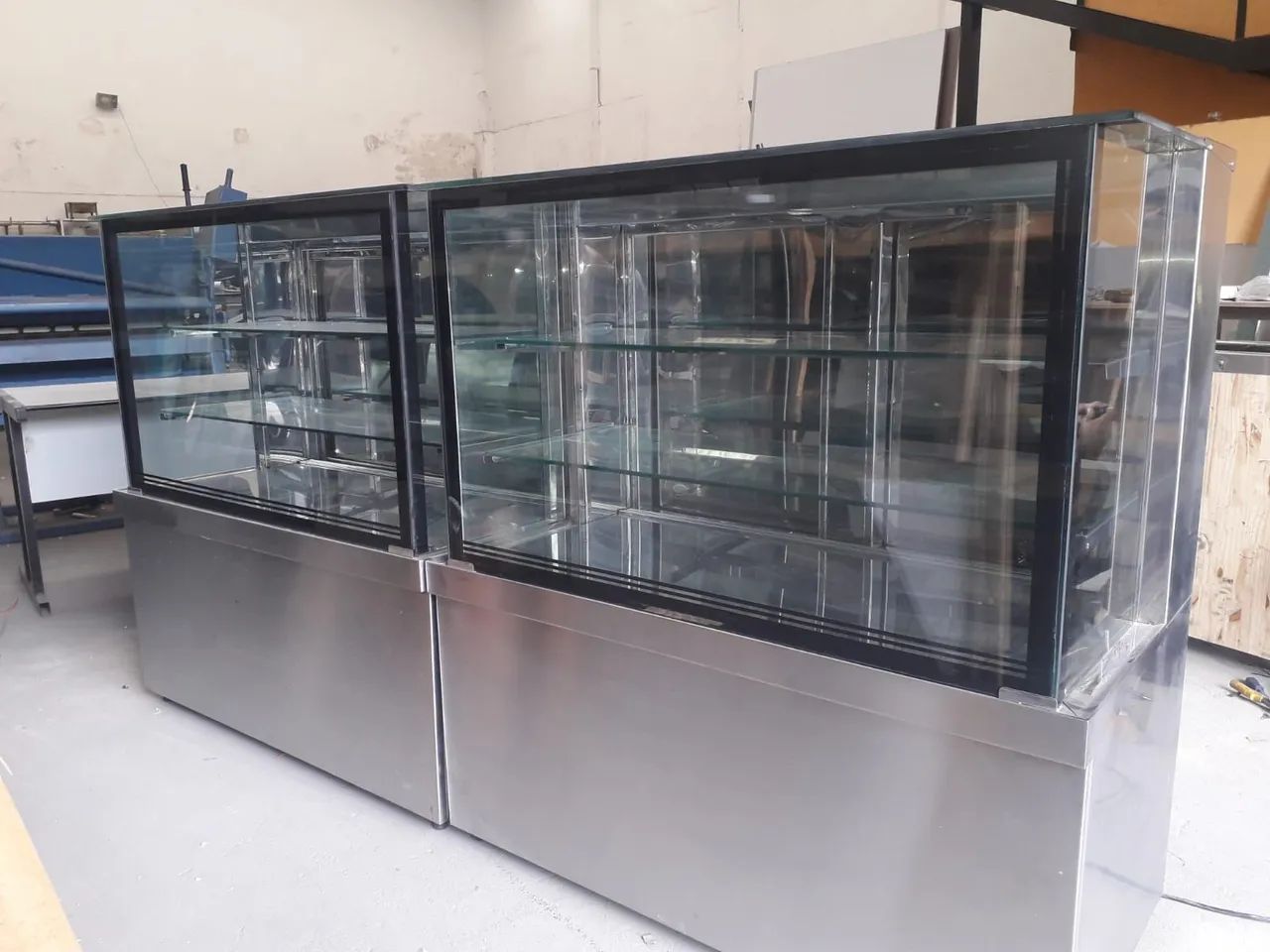 Vitrine refrigerada / tortas e doces/  fabricação sob medida  - Foto 6