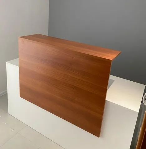 balcão reto live branco com amadeirado