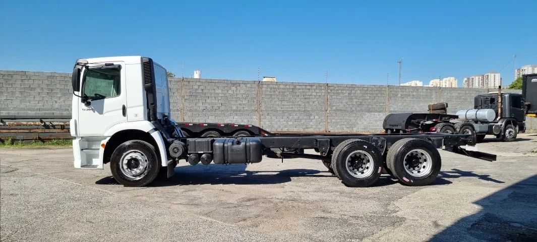 Vw 17280 6x2 / 24280 Baixo Km Entre Eixo 4,80 Ano 2019 - Foto 4