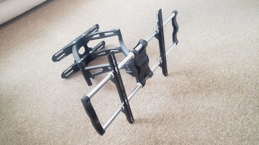 Suporte articulável para TVs de 40" a 65"  - excelente estado!