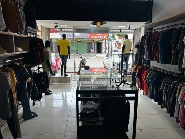 Mercado de ropa usada en Planaltina, Brasil