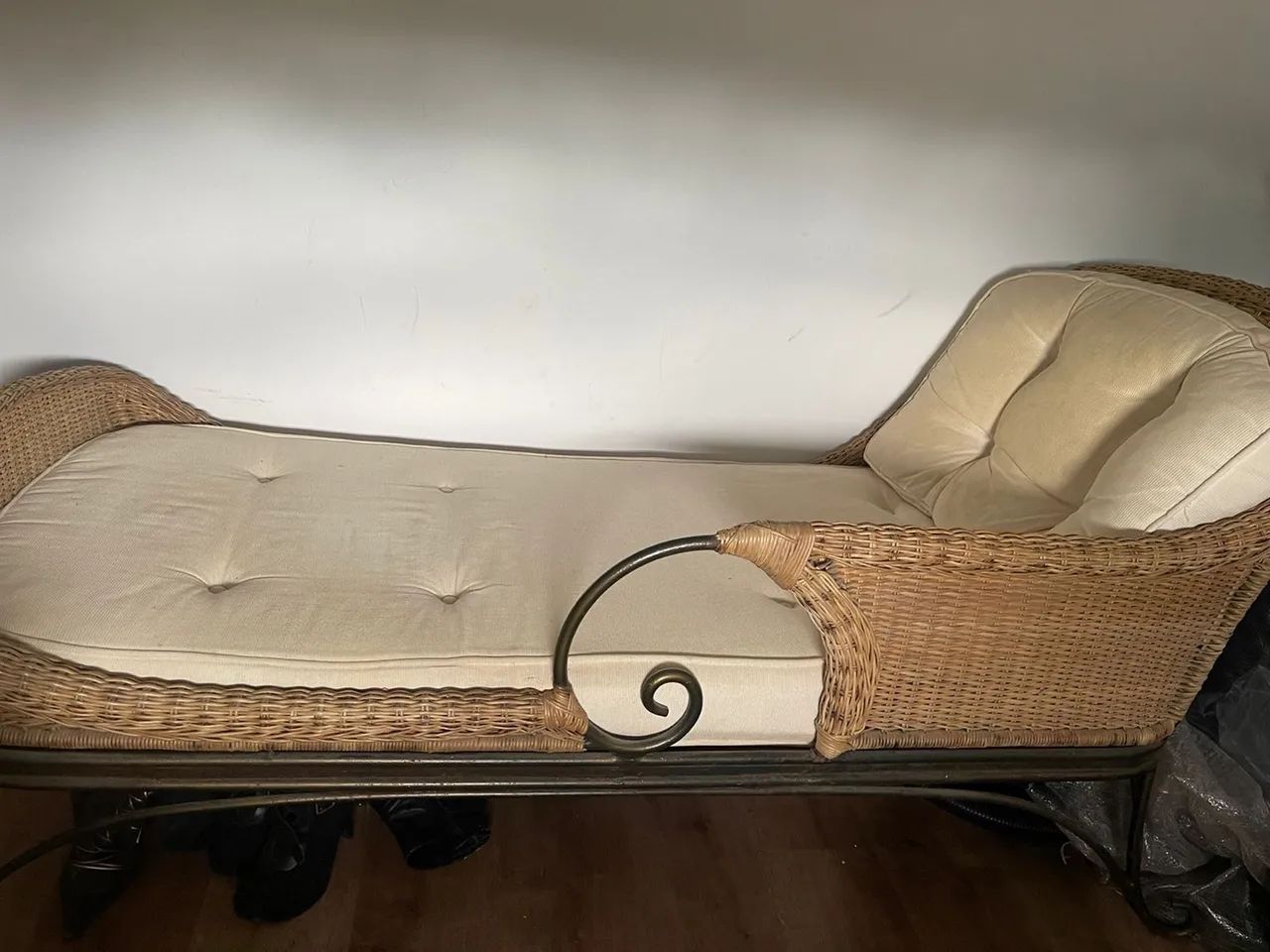 Chaise com Estrutura de Ferro