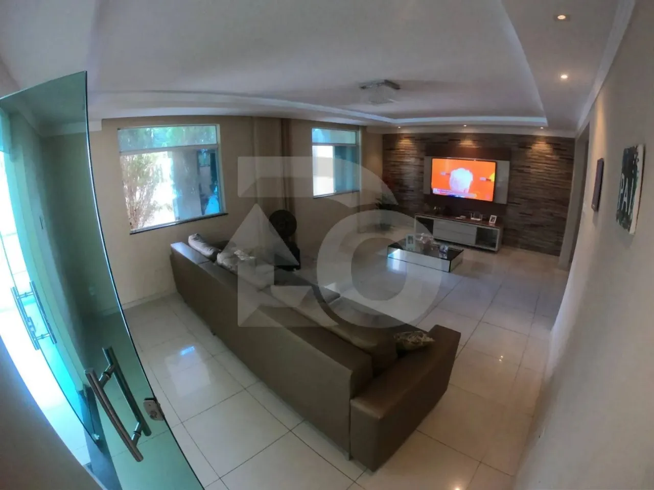 Casa com 300m² no Bairro Suissa com 3 Quartos e 6 Vagas de Garagem