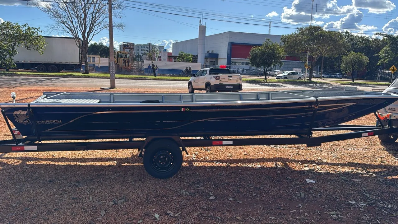 Vendo barco plataformado 6m com carreta
